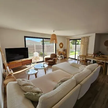 Holiday home Maison Avec Piscine *